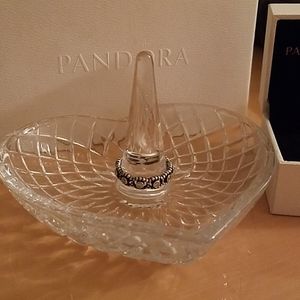 Pandora Her majesty ring